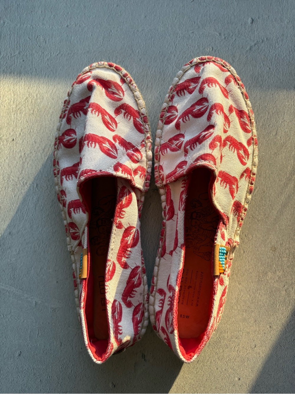 Ubuntu Life Canvas Slip-On Espadrilles in Red Lobster Print, Size 8.5 Like New